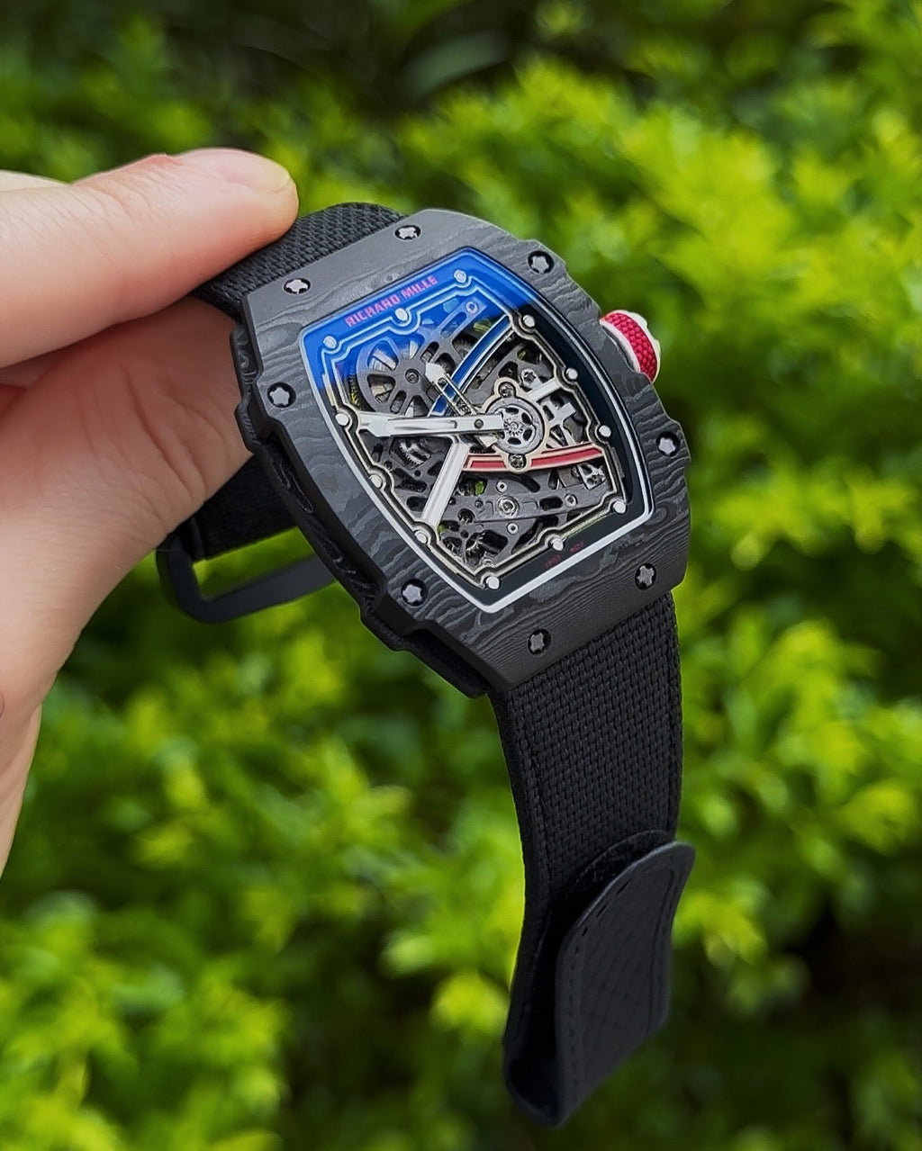 RM 6702 — Carbon